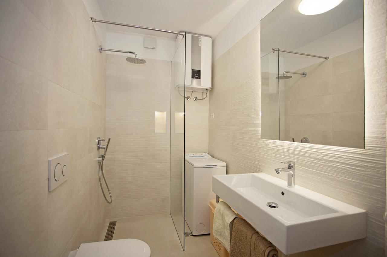 Apartment Pia 罗维尼 外观 照片